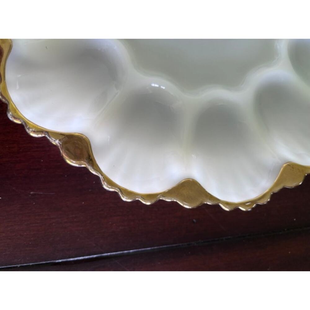 Vintage Anchor Hocking Milk Glass Deviled Egg Plate Gold Trim 10" 12 Egg - Picture 2 of 4